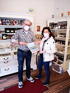 Angelina Rayak und Schoco Laden