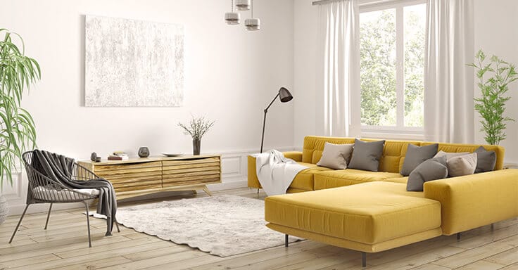 Wohnzimmer mit Inneneinrichtung (gelbe Couch, Stuhl, Sideboard, Lampe, Teppich, Bilder)