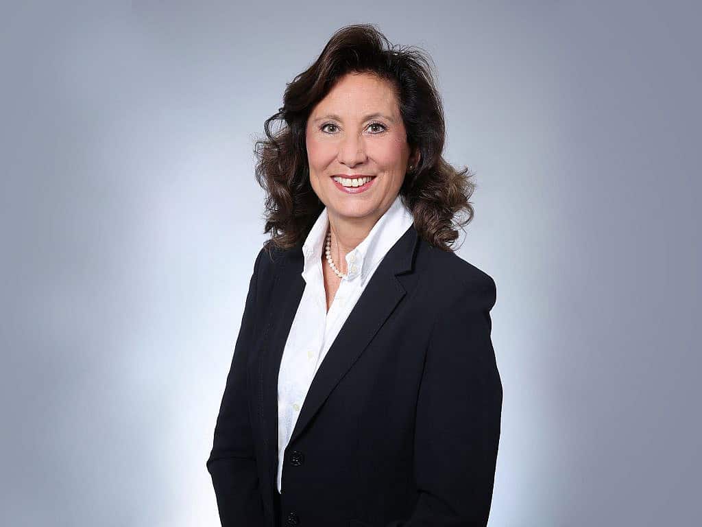Immobilienmaklerin Rayak in Düsseldorf: Portrait von Angelina Rayak