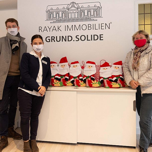 Personen mit Geschenken
